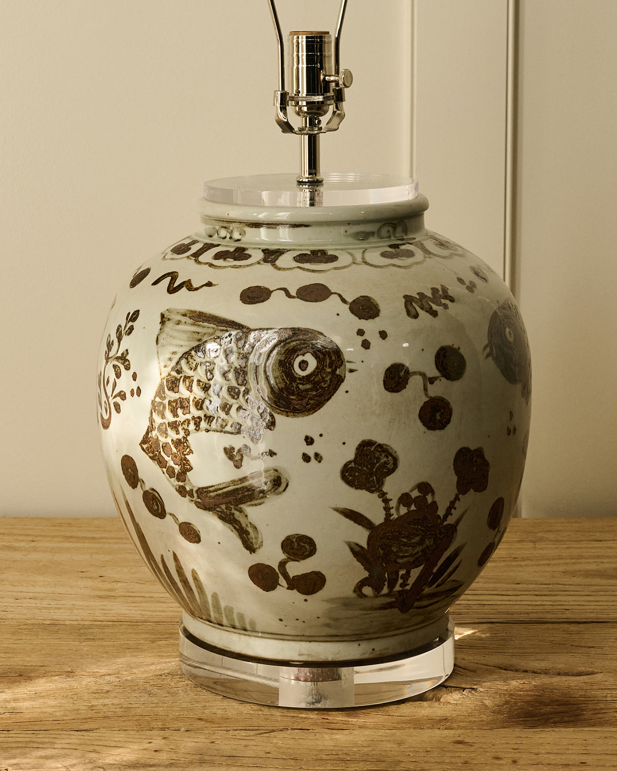 Brown Fish Jar Table Lamp