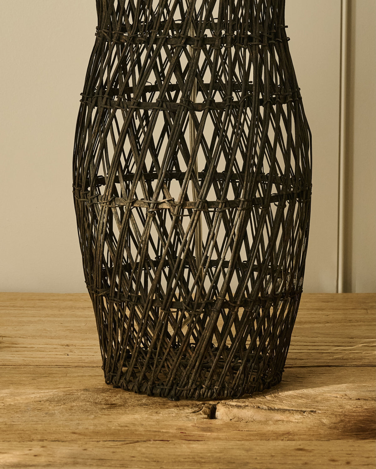 Woven Iron Table Lamp