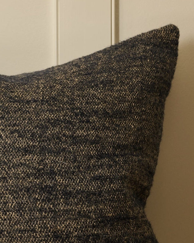 Oliver Pillow | Navy